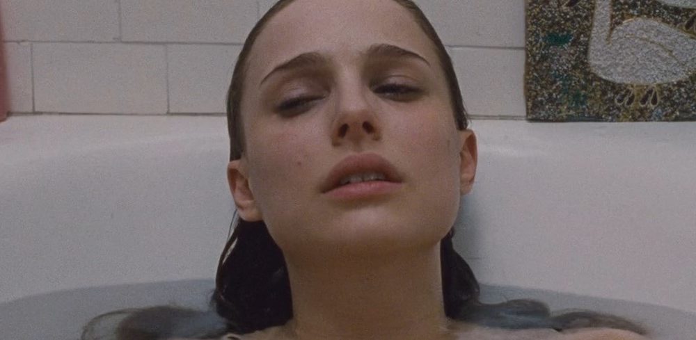 Natalie Portman touching herself in the tub before finding out that her mot...